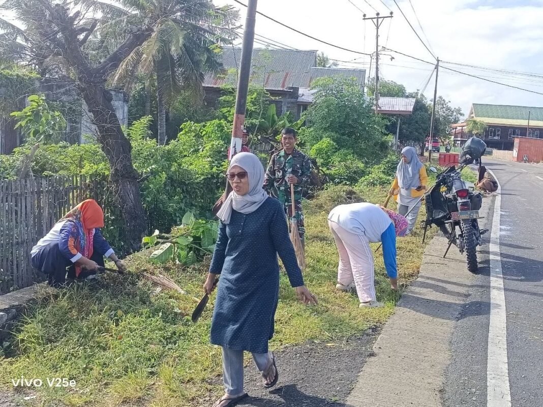 Kegiatan Karya Bakti di Sidrap: Sinergi Babinsa dan Warga