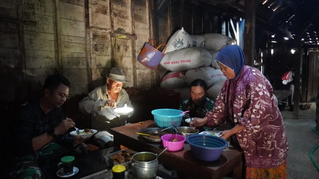 Kesederhanaan yang Mengikat: Makan Siang dalam Komunitas di Dusun Bakon
