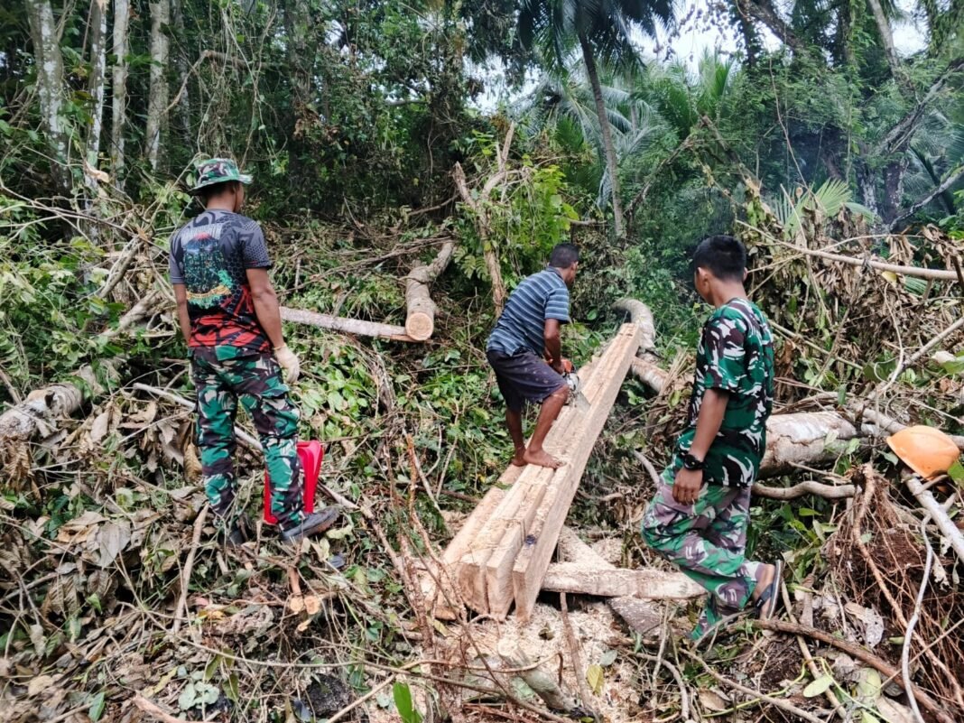 Kontribusi Satgas TMMD Ke-129 dalam Renovasi RTLH di Desa Umbele