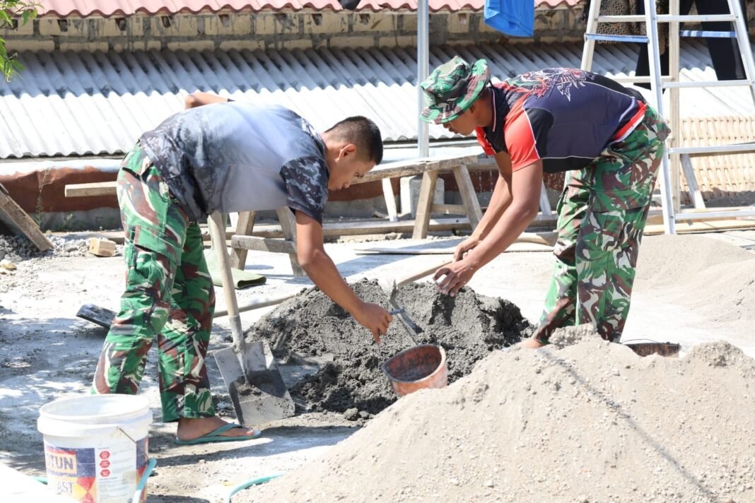 Pembangunan RTLH Tlemang Ditegaskan dengan Semen Berkualitas oleh Satgas TMMD 129