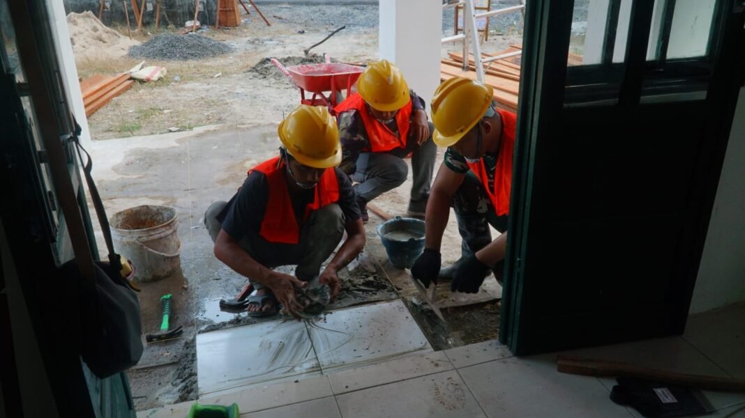 Musholla Darul Iman Menuju Penyelesaian, Pekerjaan Keramik Dimulai