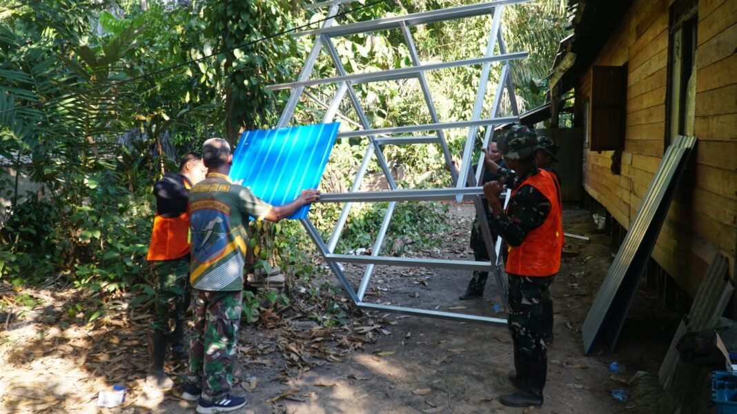 Sinergi TNI dan Warga dalam Upaya Pembangunan MCK di Bandaraya