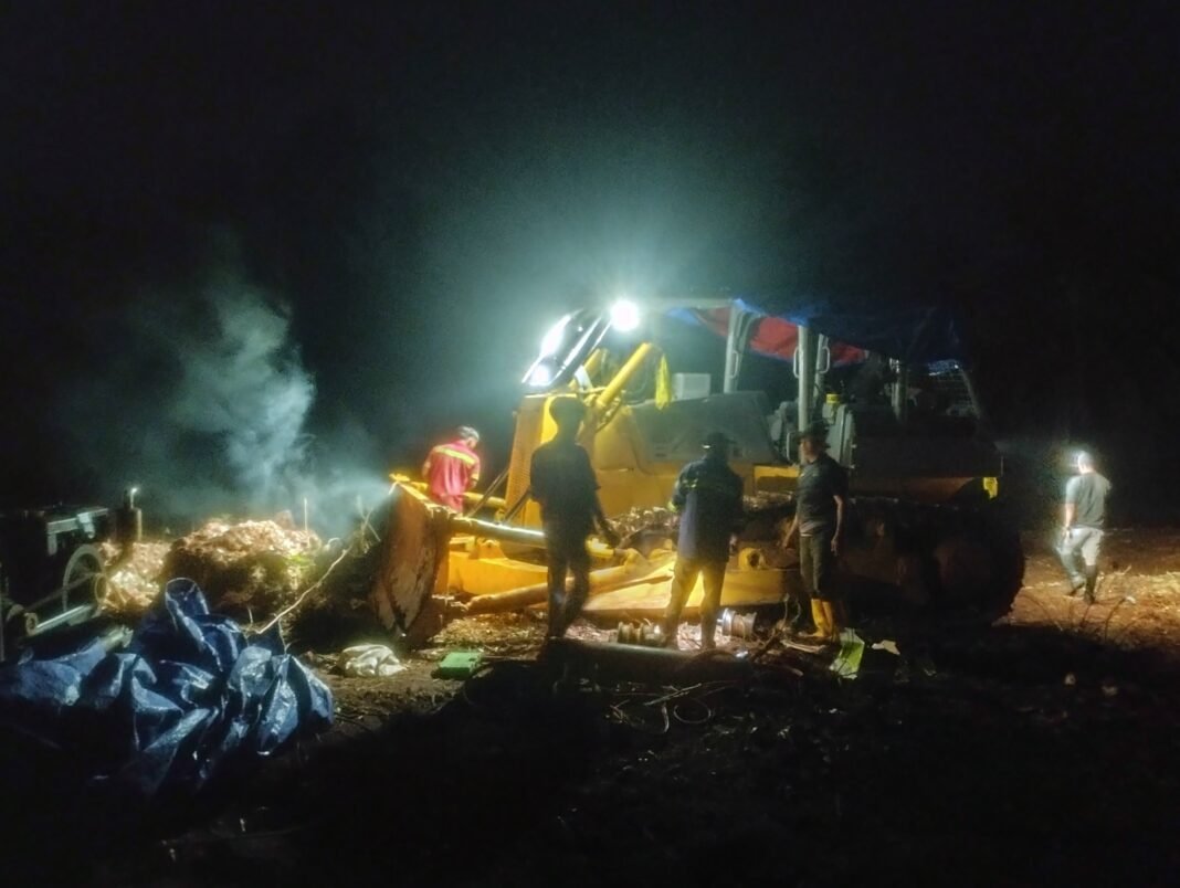 Percepatan Pembangunan Jalan TMMD melalui Lembur Malam