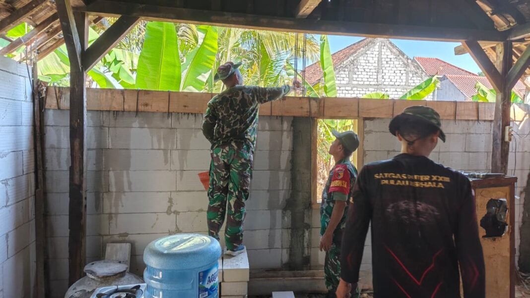 Babinsa Sertu Muin: Keterlibatan dalam Pembangunan Rutilahu