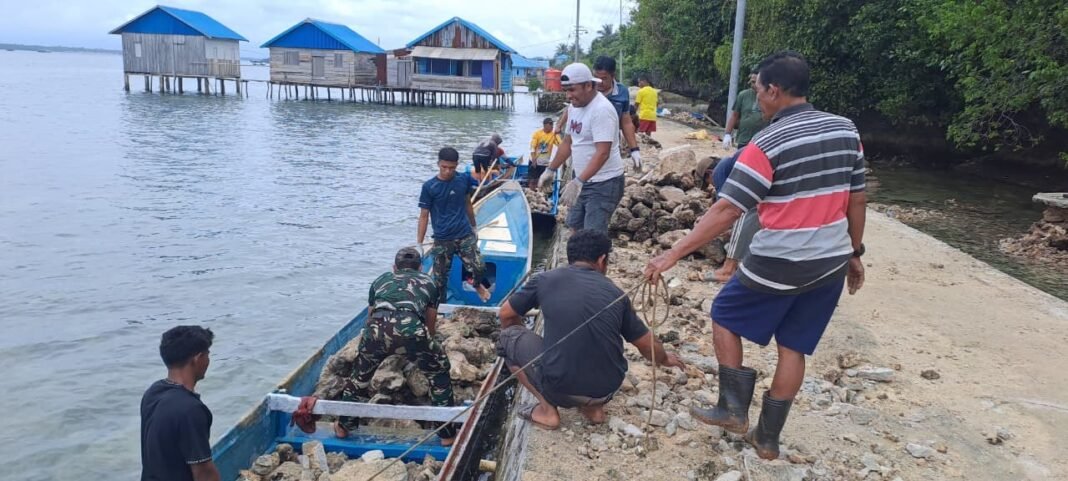 Sinergi Satgas TMMD dan Masyarakat dalam Angkutan Material di Desa Polewali