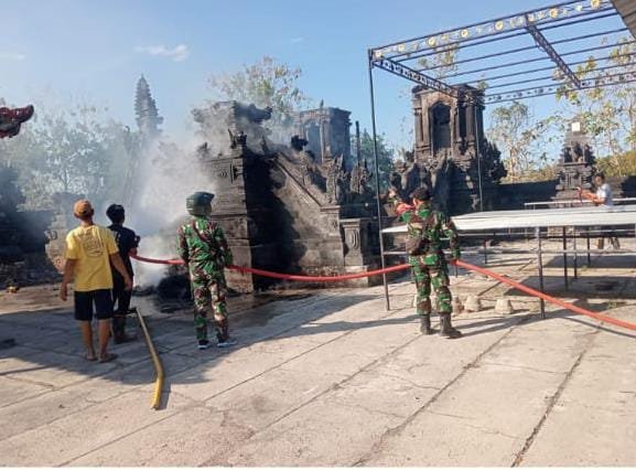 Gerak Cepat, Aparat TNI Polri dan Damkar di Nusa Penida Tangani Kebakaran Pelinggih di Pura Puseh Desa Adat Banjar Nyuh