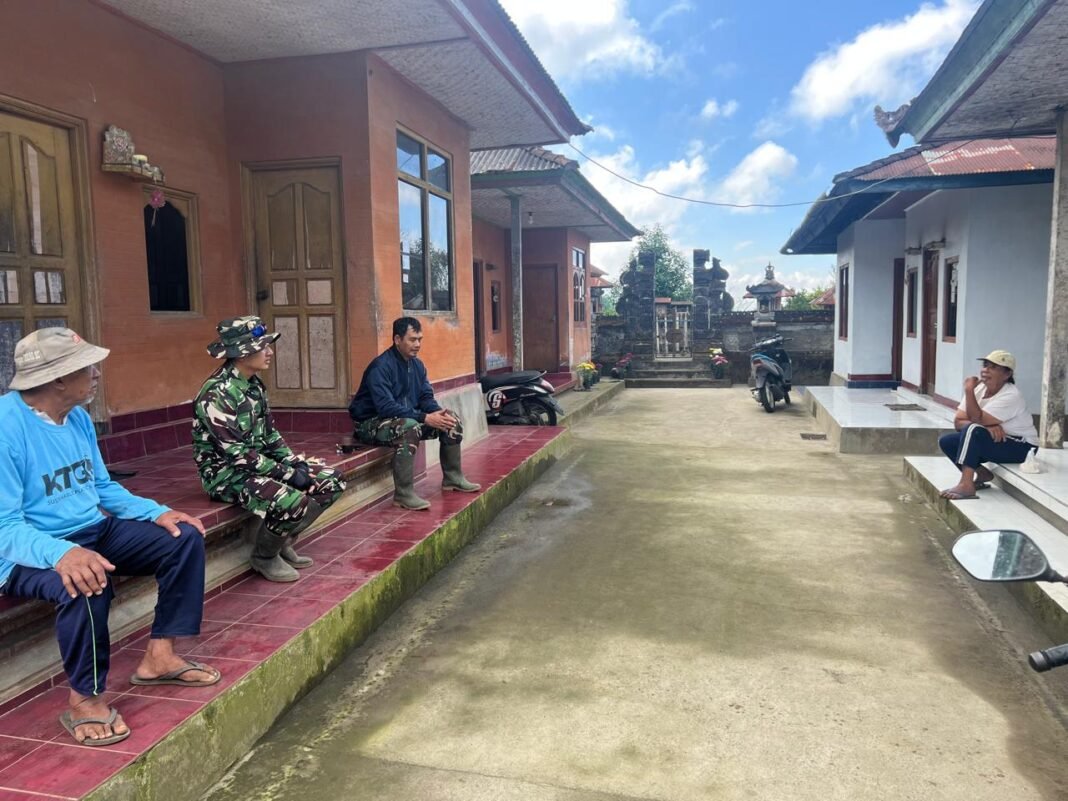 Membangun Hubungan Melalui Komsos di TMMD Ke-129 Kodim 1626/Bangli