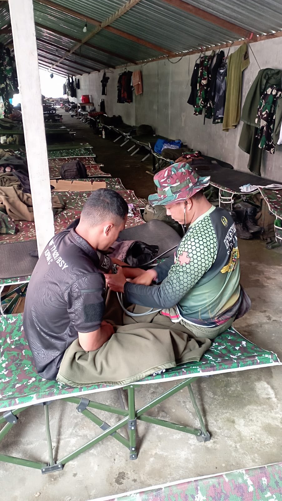 Personel Kesehatan Satgas TMMD Ke-129 Beri Layanan untuk Masyarakat