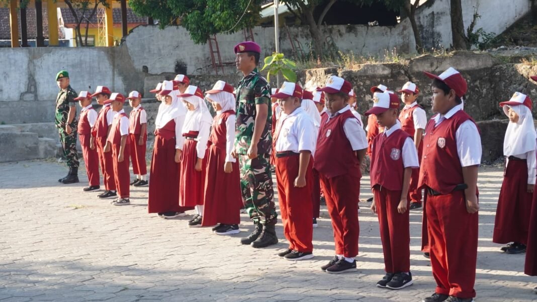 Menumbuhkan Semangat Melalui Kehadiran Satgas TMMD di SDN Tlemang