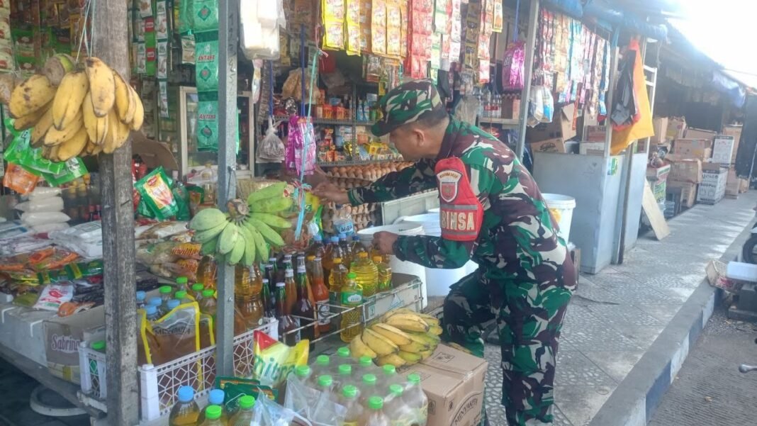 Monitoring Harga dan Ketersediaan Sembako oleh Babinsa