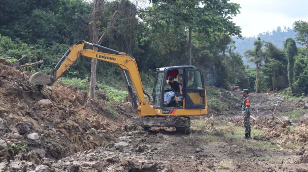 Pembangunan Jalan Tani TMMD ke-129 Dikelilingi Tantangan Medan