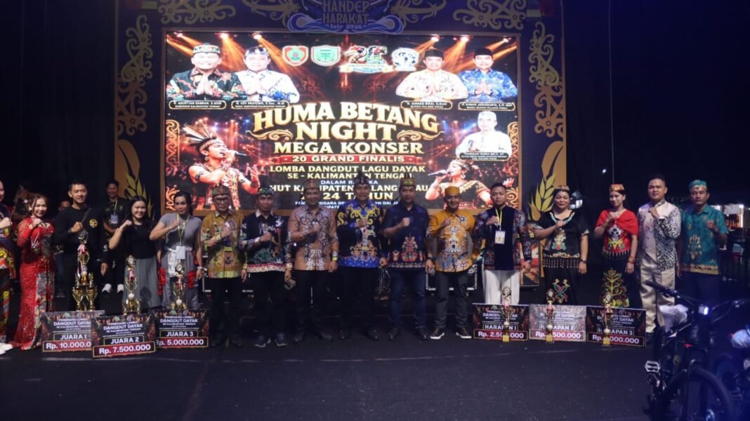 Dandim 1011/Klk Ikut Memeriahkan Huma Betang Night dalam Ulang Tahun Pulang Pisau