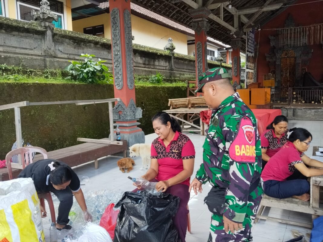 Gerakan Bank Sampah di Desa Getakan, Serma Wayan Ajak Warga Manfaatkan Sampah