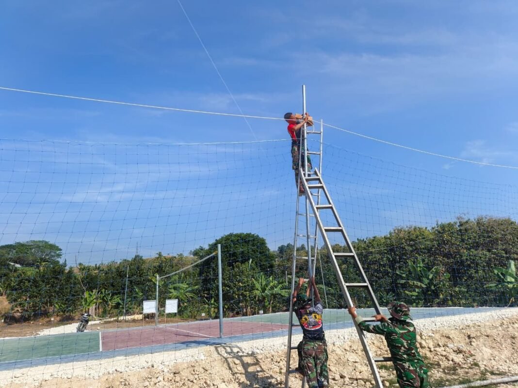Penerangan Lapangan Voli Desa Tlemang Mendukung TMMD Ke-129