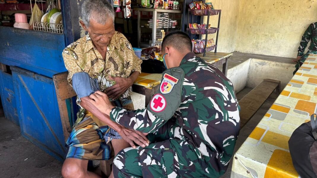 Yonif TP 951/Pandeka Marapi Adakan Layanan Kesehatan untuk Warga