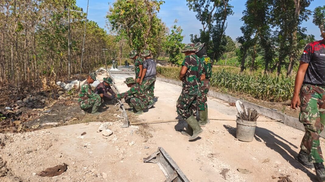 Debu Tak Hentikan Pengabdian, Satgas TMMD Ke-129 Terus Kebut Pembangunan Jalan Rabat Beton