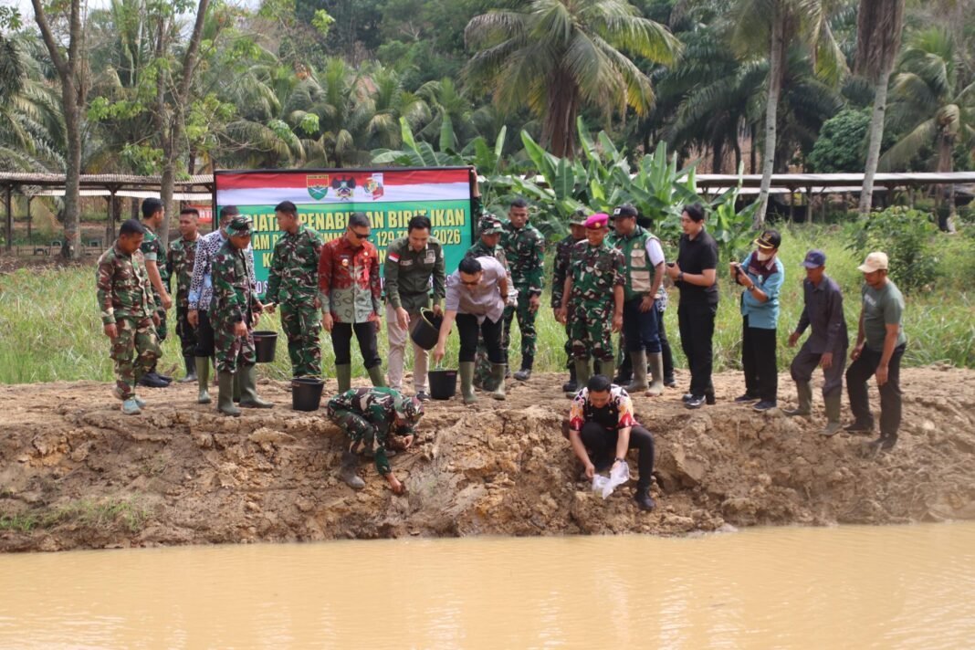 TMMD ke-129: Tebar Bibit Ikan untuk Memperkuat Ketahanan Pangan di Lampung Utara