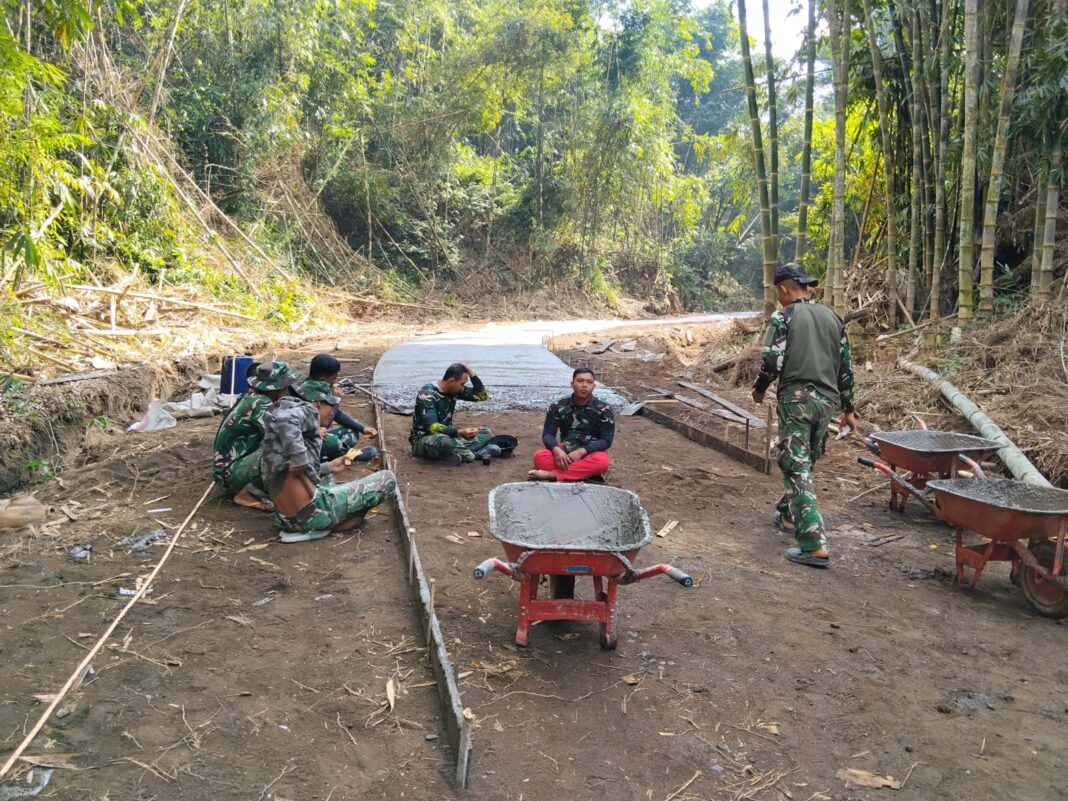 Hangatnya Kopi Perangkat Desa Perkuat Sinergi TNI dan Masyarakat di Lokasi TMMD Bangli