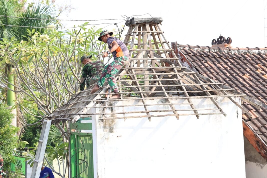Satgas TMMD ke-129: Membangkitkan Pos Kamling Desa Tlemang