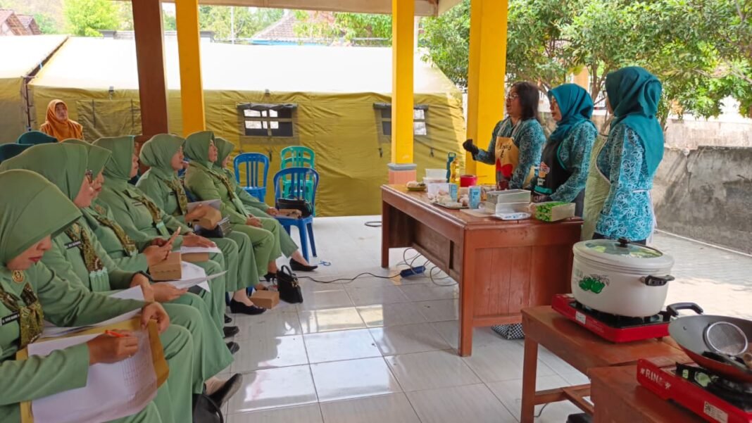 Persit KCK dan Kader PKK: Mendidik dan Memberdayakan di TMMD