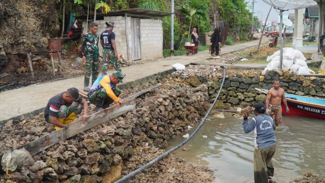 Kolaborasi TNI dan Masyarakat Dalam TMMD ke-129 di Desa Polewali