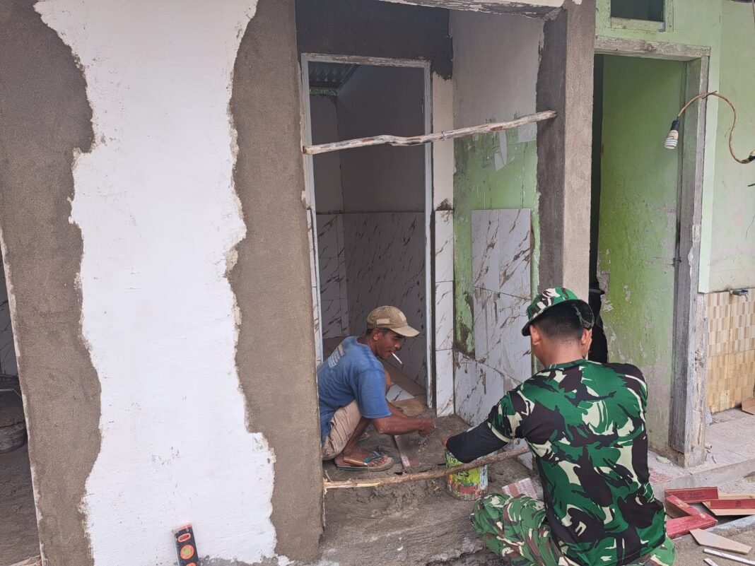 Gotong Royong Warga dan Satgas TMMD dalam Membangun MCK