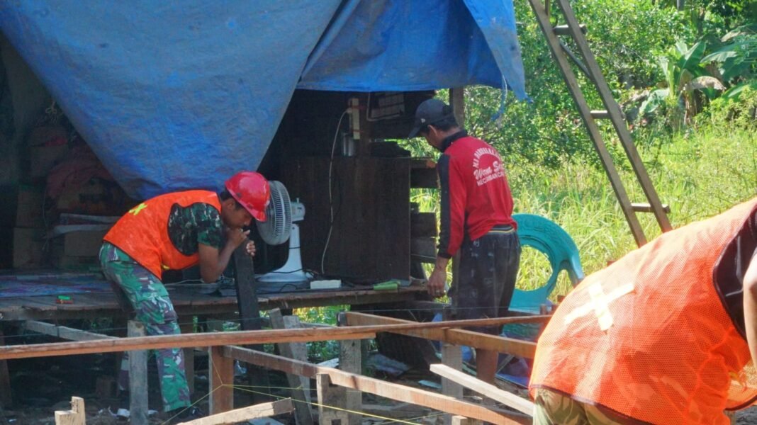 Pemasangan Tiang Gelagar: Tanda Progres Rehabilitasi RTLH Bapak Masrani