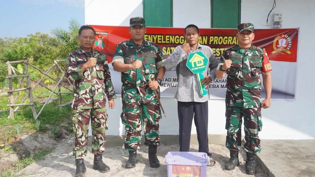 Kegiatan Dandim 1015/Sampit Serahkan Kunci Rumah untuk Masyarakat