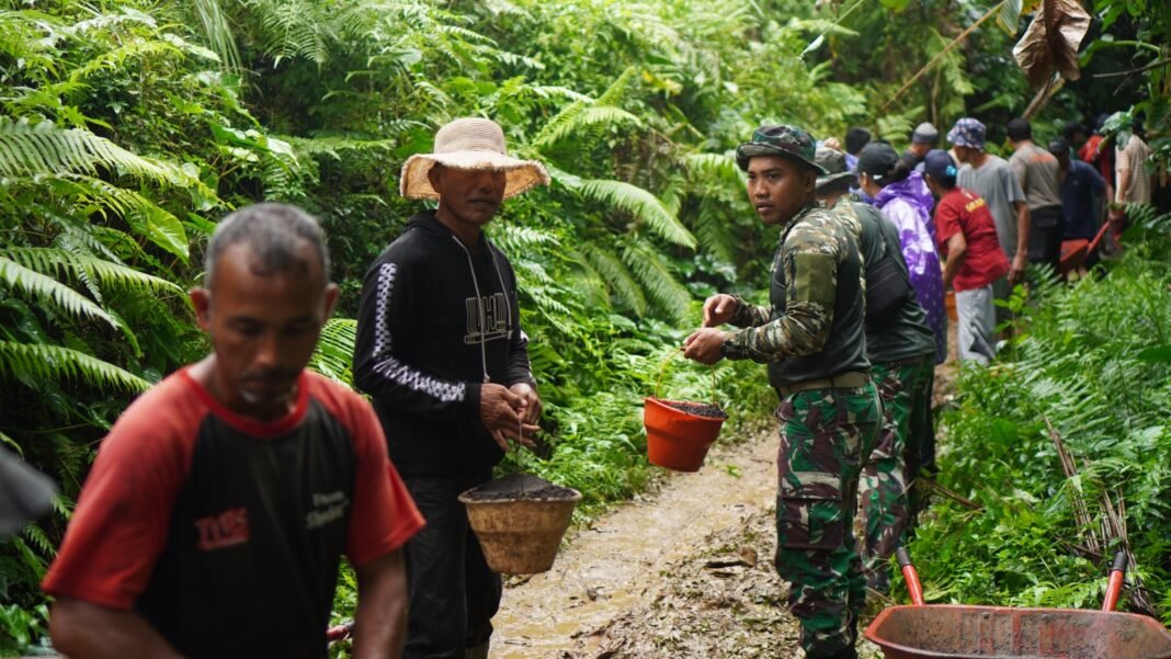 Solidaritas Masyarakat dalam Pembangunan Jembatan Garuda