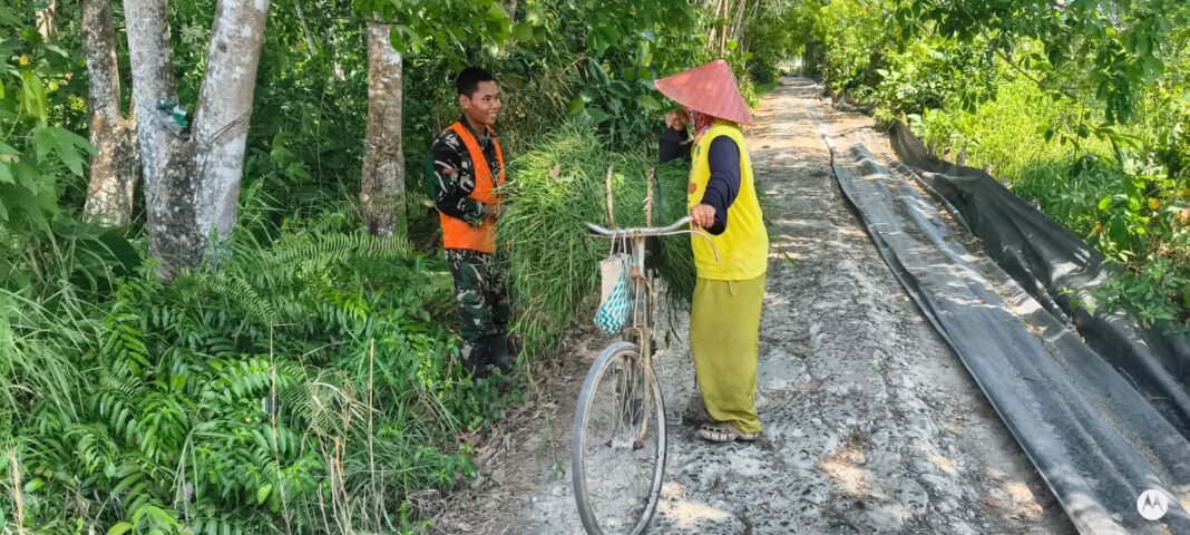 Interaksi Hangat Satgas TMMD yang Memperkuat Kebersamaan di Desa Bandar Raya