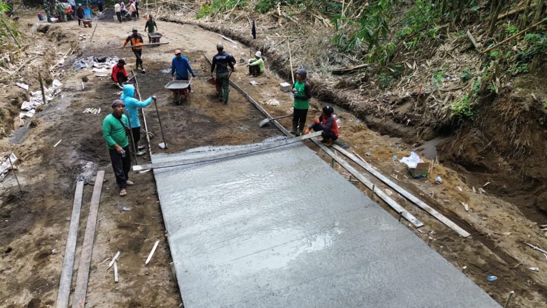 Percepatan Program TMMD Ke-129 Berkat Gotong Royong TNI dan Warga