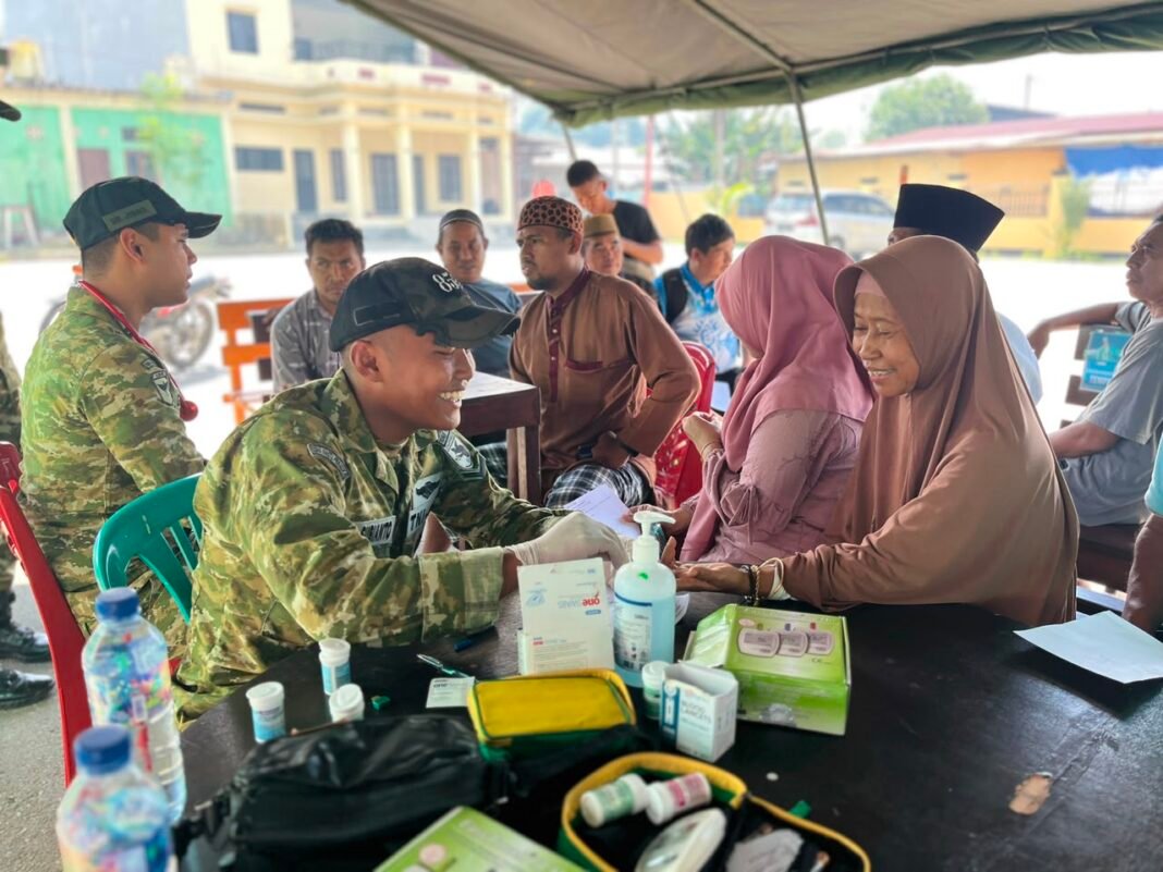 TNI Gelar Pengobatan Gratis untuk Rayakan HUT Ke-1 Yonif TP 859/RBK di Supiori
