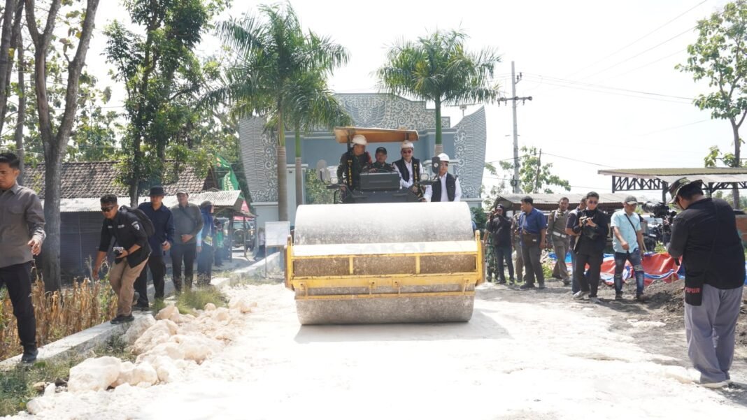 Memperkuat Infrastruktur, TMMD 129 Dimulai dengan Pemadatan Jalan