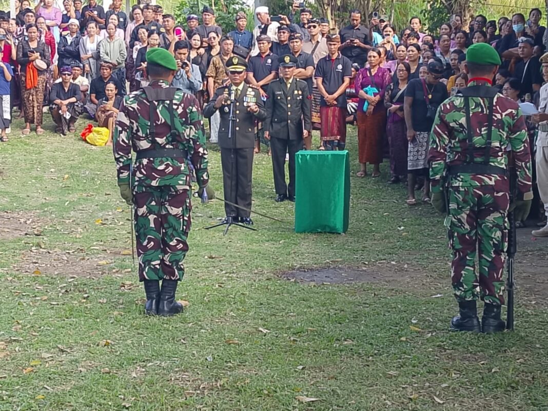 Upacara Pemakaman Almarhum Lettu Inf Gede Sukarsana yang Mengharukan