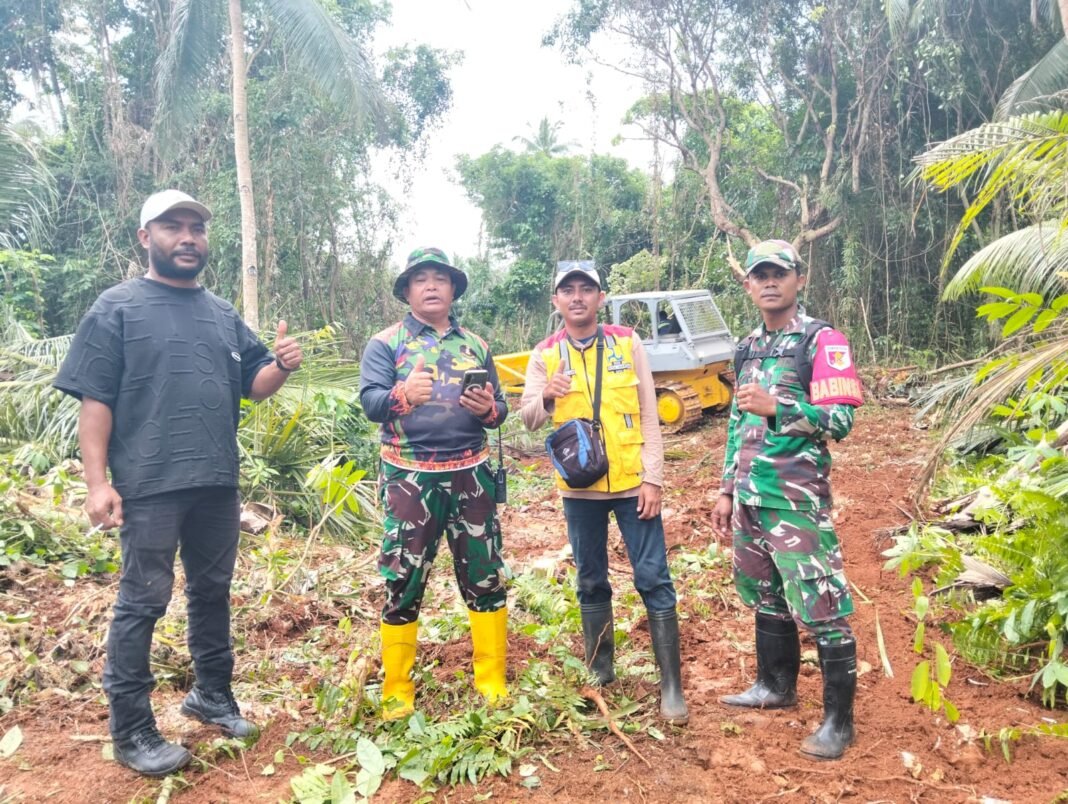 Kerja Sama TNI dan Masyarakat dalam TMMD 129 untuk Jalan Baru
