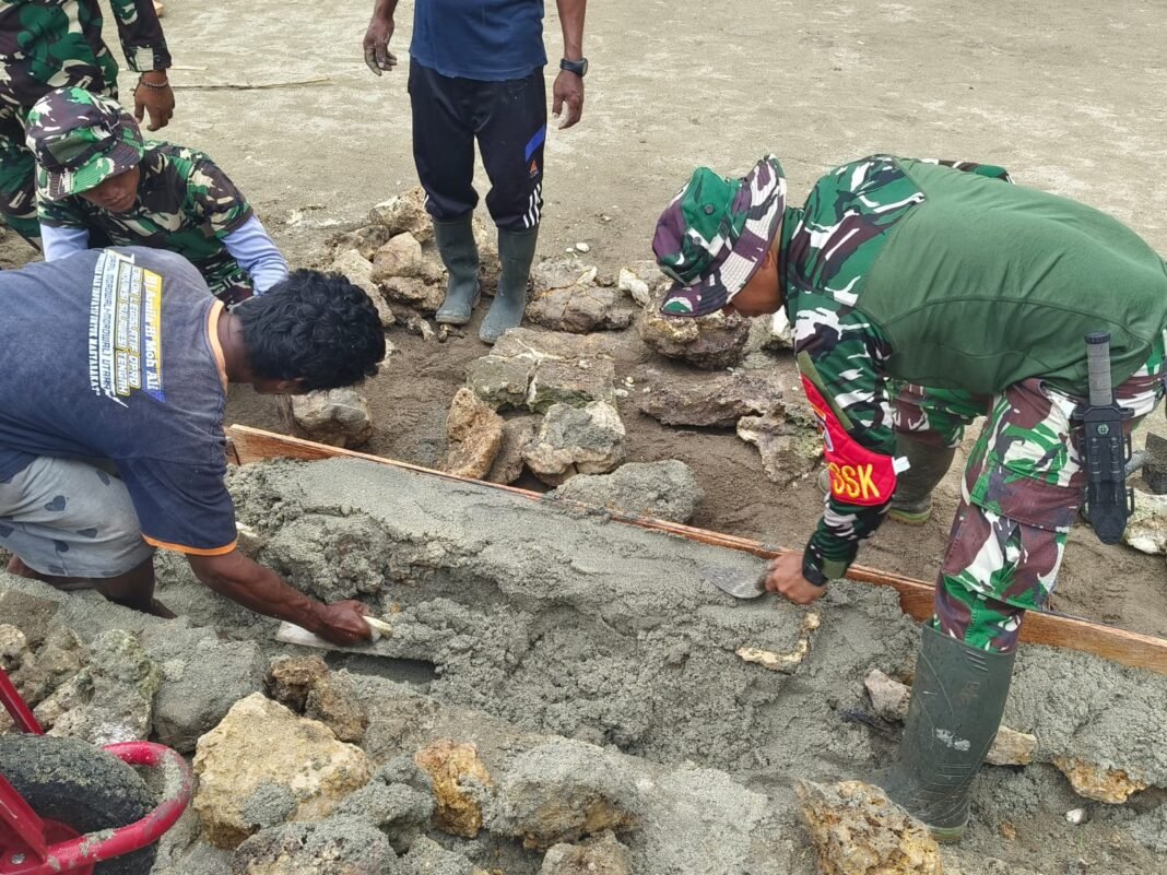 Kegiatan Gotong Royong Pembuatan Rabat Beton di Desa Polewali Bersama Dan SSK