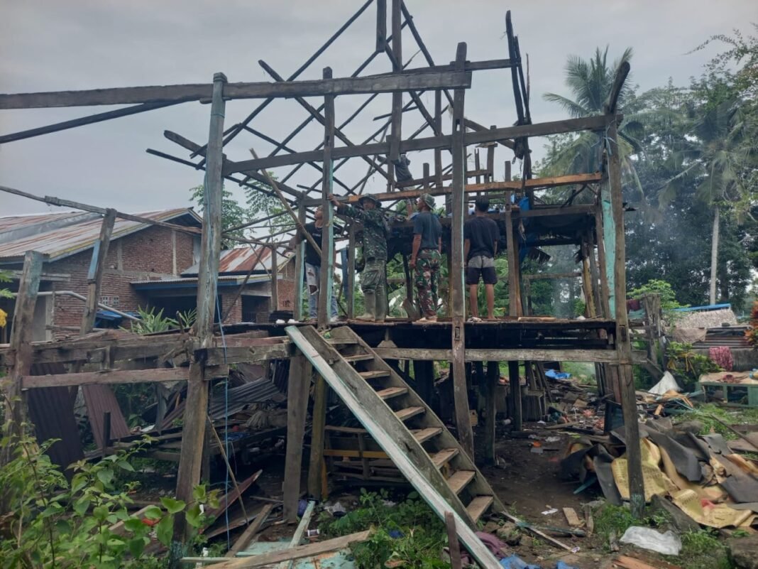 Pembongkaran RTLH Ibu Rosmina: Awal TMMD Ke-129 yang Berarti