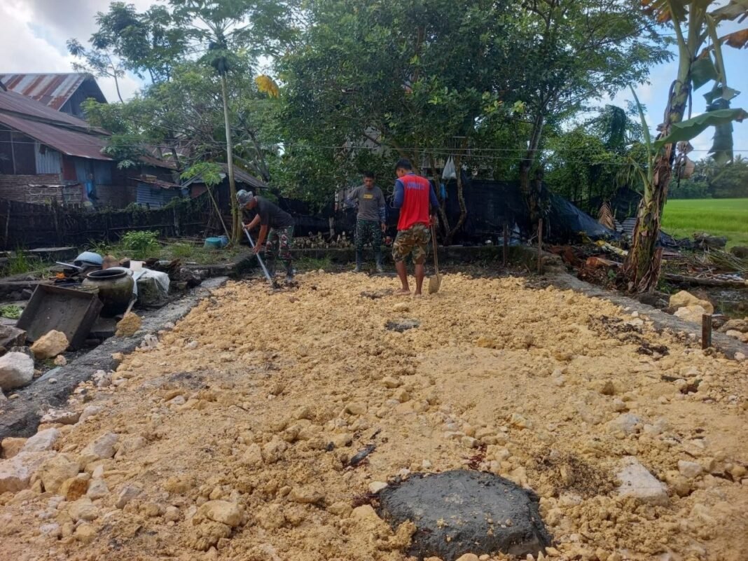 TNI dan Masyarakat Bersinergi dalam Proyek RTLH Ibu Rosmina