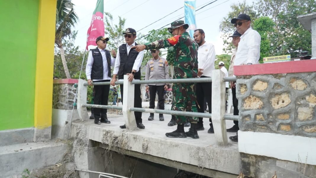 Bupati Lamongan dan Dansatgas TMMD 129 Tinjau Progres TPT Desa Tlemang yang Hampir Rampung