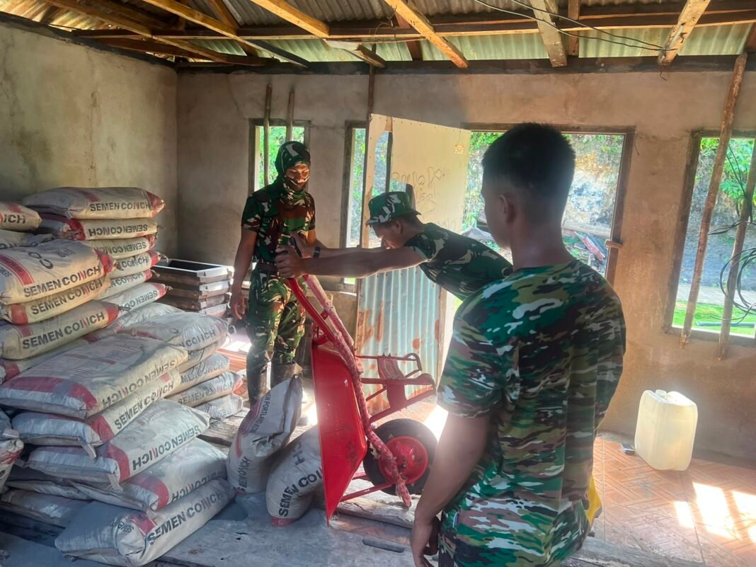 Kegiatan Penurunan Material Semen oleh Satgas TMMD Ke-129