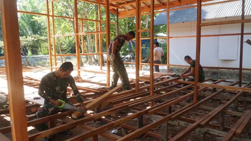 Kegiatan RTLH di Desa Bandaraya oleh Satgas TMMD Ke-129