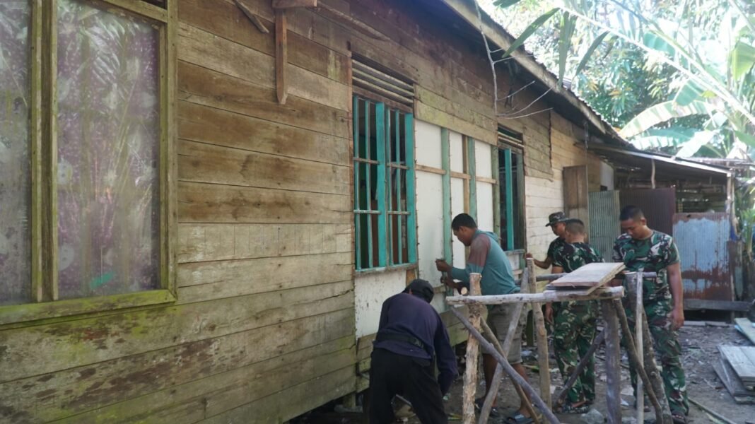 Pembangunan Rumah Layak Huni Ibu Wahida Dimulai dengan Pembongkaran