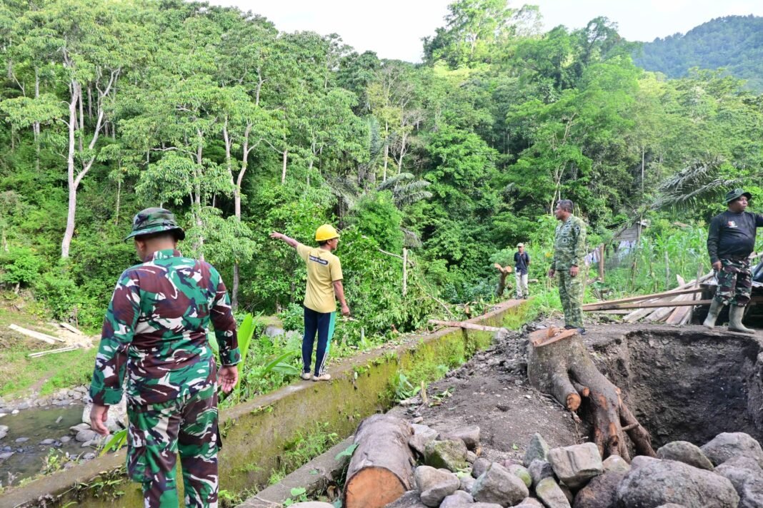 Dandim 1407/Bone Lakukan Peninjauan terhadap Pembangunan Jembatan di Patukku