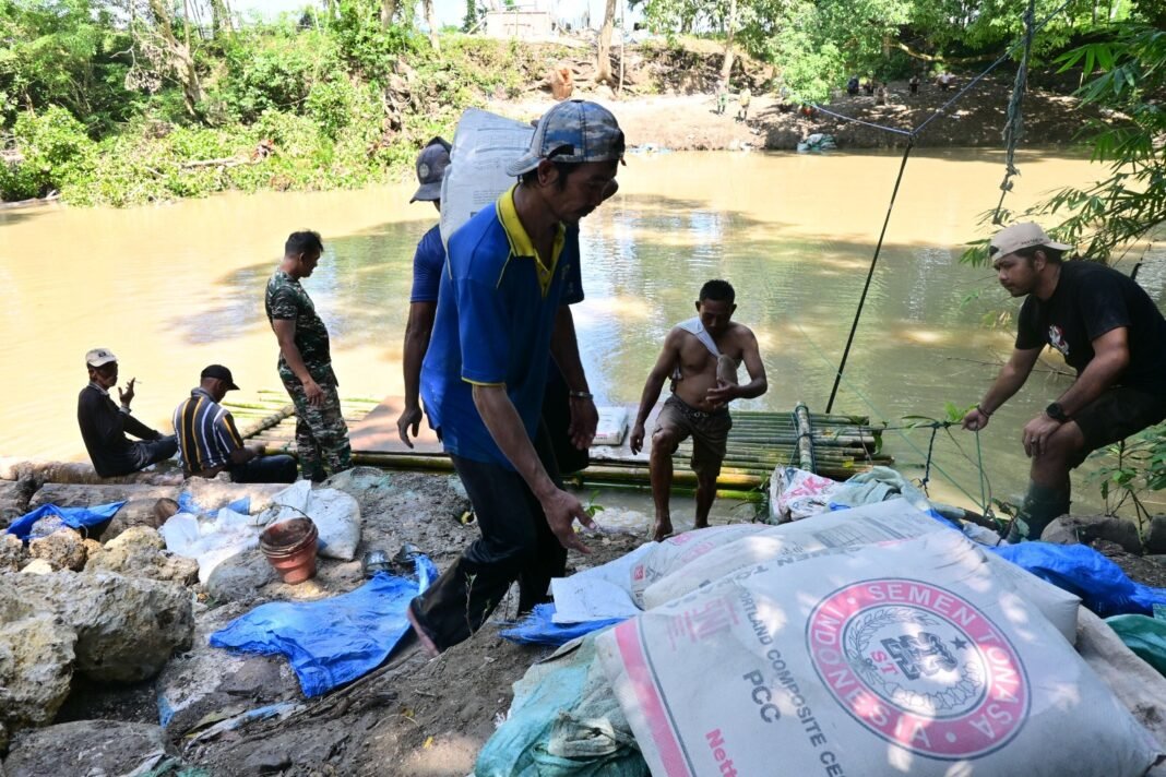 Kolaborasi Warga dan TNI dalam Program TMMD di Desa Taddang Palie