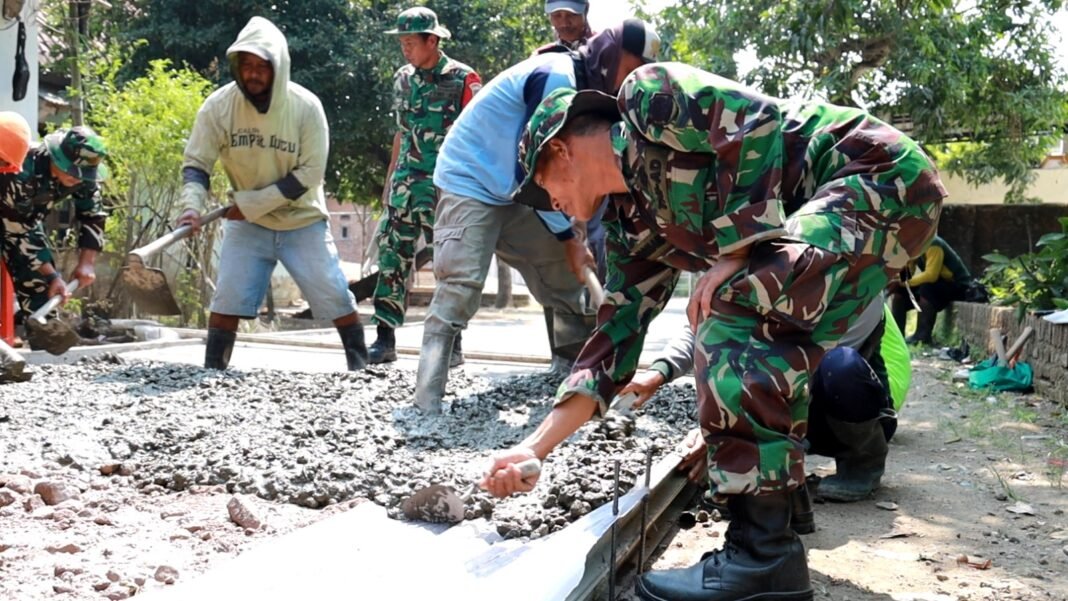 TMMD ke-129 Berkontribusi pada Pembangunan Jalan di Cirebon