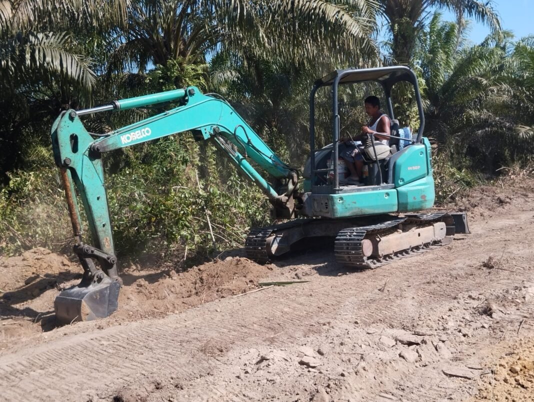 Jalan dan Drainase di Desa Deniang Hadir Berkat TMMD