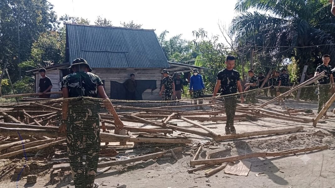 TMMD ke-129: TNI Bantu Warga Deniang dengan Renovasi Rumah Lapuk