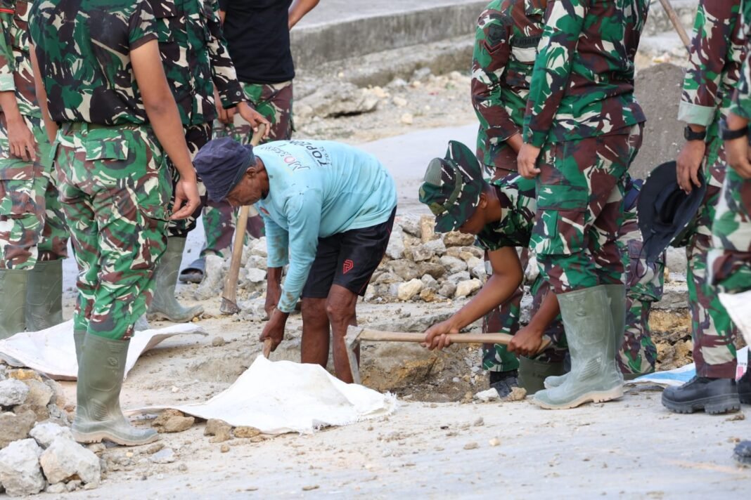 Inisiatif Satgas TMMD Ke-129 untuk Memperbaiki Jalan Desa Tlemang