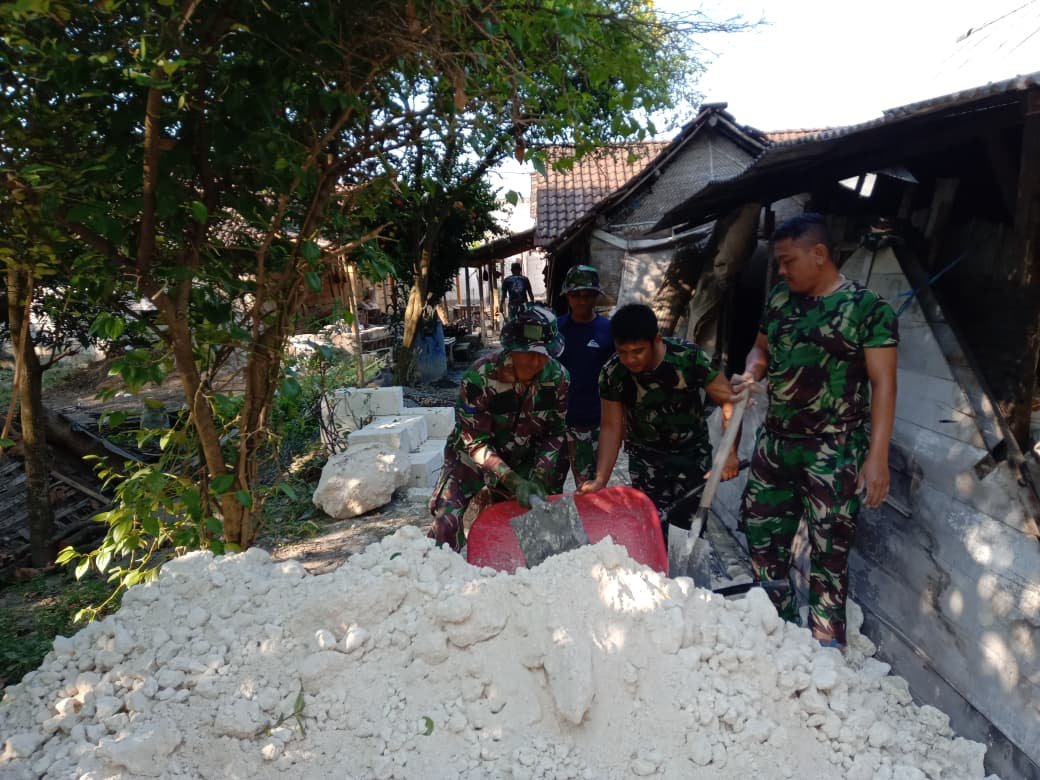 Persiapan Pengecoran Rutilahu oleh Satgas TMMD Ke-129
