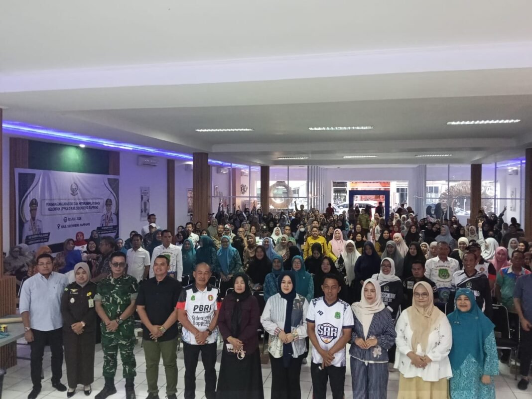 Kasdim 1420/Sidrap dan Pemberdayaan Kelompok UPPKA melalui Mesin Jahit